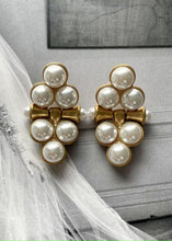 Load image into Gallery viewer, Vintage style Pearl Golden Stud Earrings
