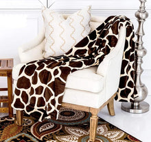 Load image into Gallery viewer, Giraffe Super Soft Cozy Bed Throw Flannel Blanket
