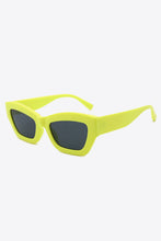 Load image into Gallery viewer, Classic UV400 Polycarbonate Frame Sunglasses
