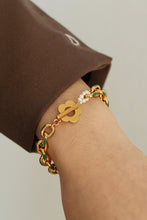 Load image into Gallery viewer, Flower Toggle Clasp Chain Bracelet
