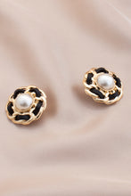 Load image into Gallery viewer, Pearl Curb Link Round Metal Earring
