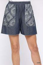 Load image into Gallery viewer, Denim And Print Pockets Elastic Waist Shorts With Raw Hem
