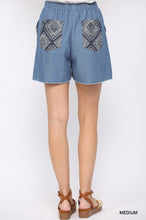 Load image into Gallery viewer, Denim And Print Pockets Elastic Waist Shorts With Raw Hem
