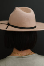 Load image into Gallery viewer, Fame Going Sightseeing Wool String Strap Hat
