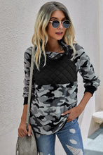 Load image into Gallery viewer, Leopard Quilted Contrast Pullover
