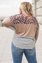 Load image into Gallery viewer, Plus Size Mixed Print Color Block Curved Hem Top
